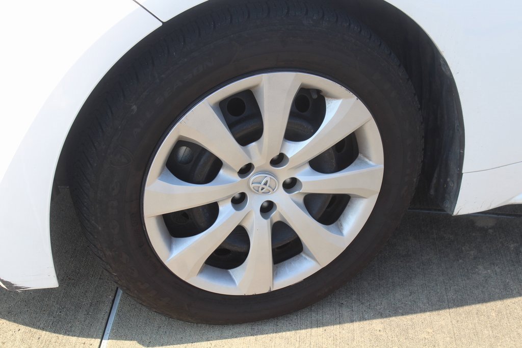 Used 2024 Toyota Corolla LE with VIN 5YFB4MDE7RP097081 for sale in Northfield, Minnesota