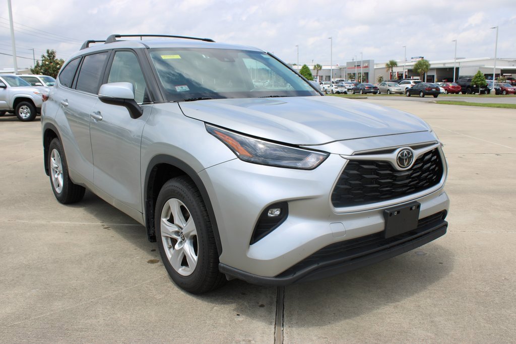 2023 Toyota Highlander LE photo 4