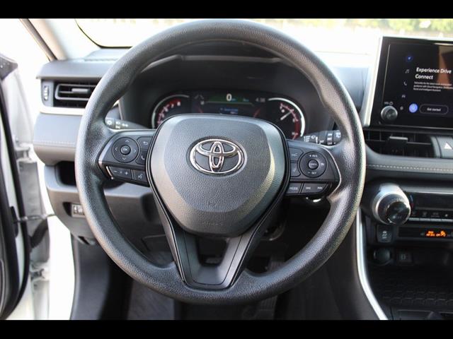 2024 Toyota RAV4 XLE - Photo 18