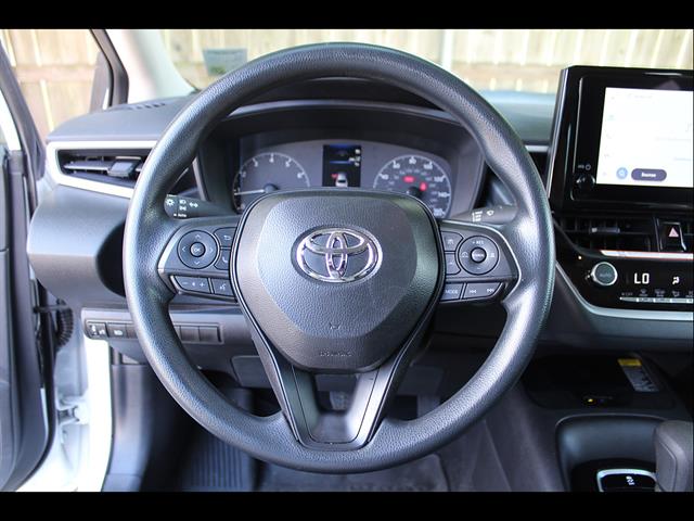 2025 Toyota Corolla LE - Photo 18