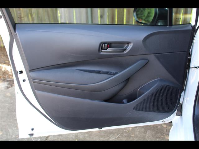 2025 Toyota Corolla LE - Photo 13