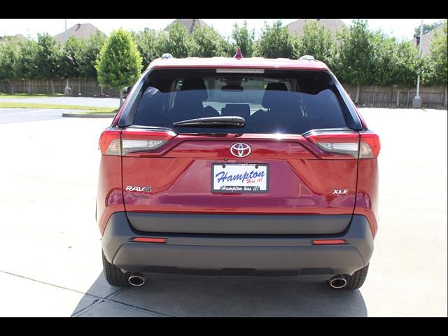 2025 Toyota RAV4 XLE - Photo 7