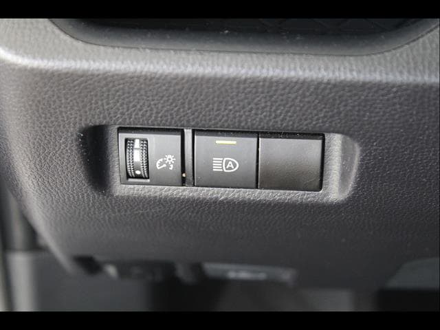 2025 Toyota RAV4 XLE - Photo 17