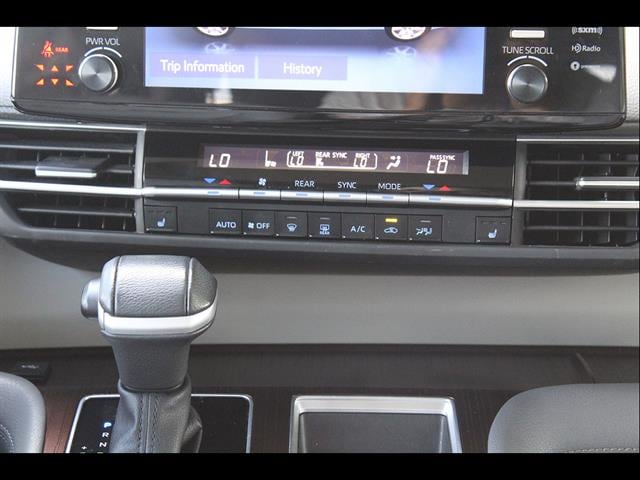 2023 Toyota Sienna XLE - Photo 29