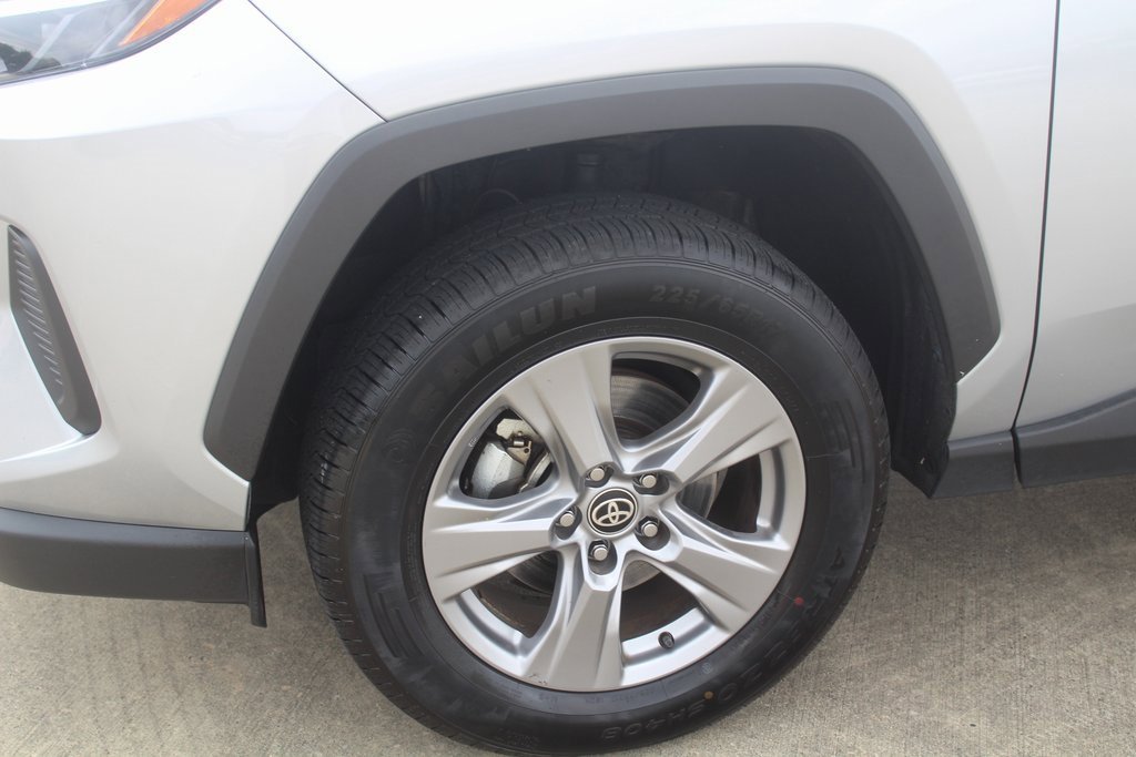 2024 Toyota RAV4 XLE photo 2