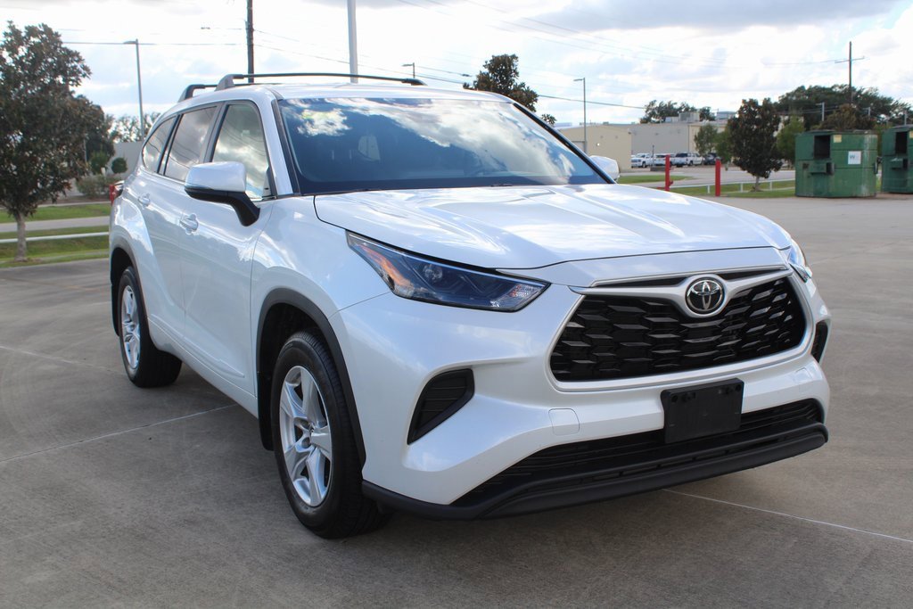 2023 Toyota Highlander L photo 4