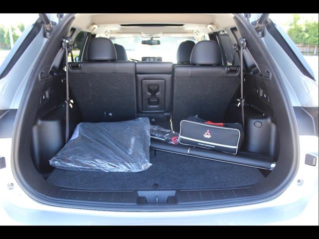 2024 Mitsubishi Outlander SEL - Photo 8