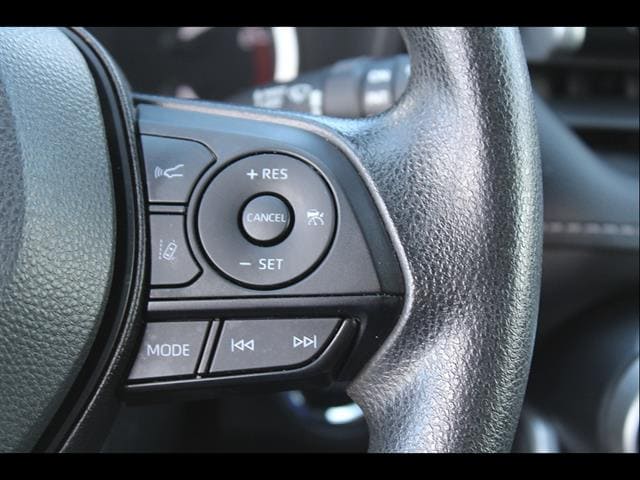 2025 Toyota RAV4 XLE - Photo 19