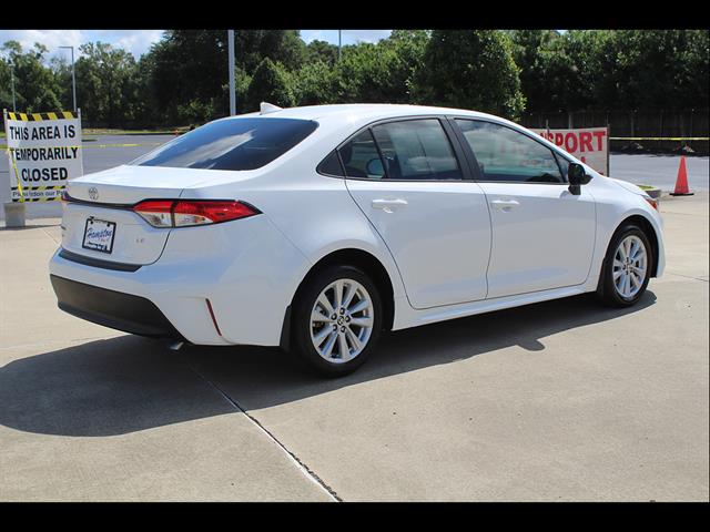 2025 Toyota Corolla LE - Photo 6