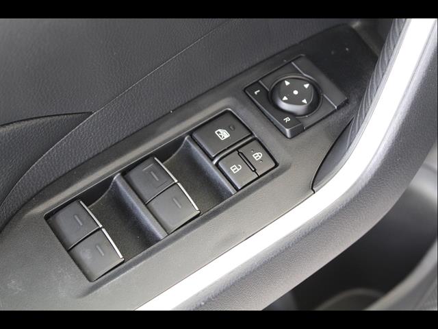 2025 Toyota RAV4 XLE - Photo 15