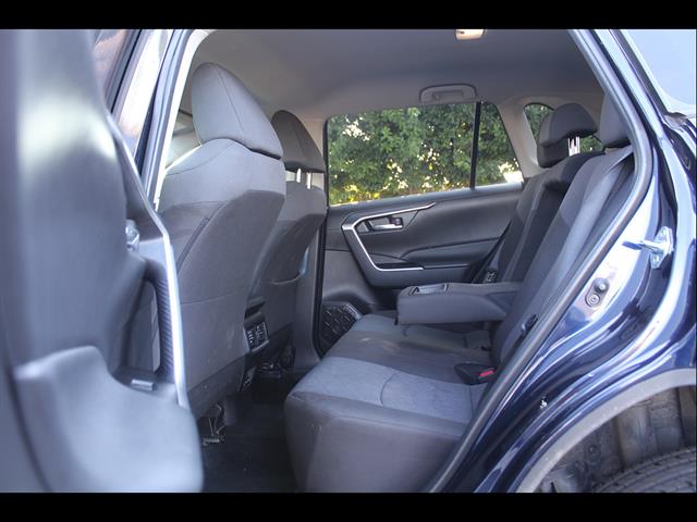 2025 Toyota RAV4 XLE - Photo 33