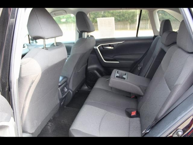 2023 Toyota RAV4 XLE - Photo 32