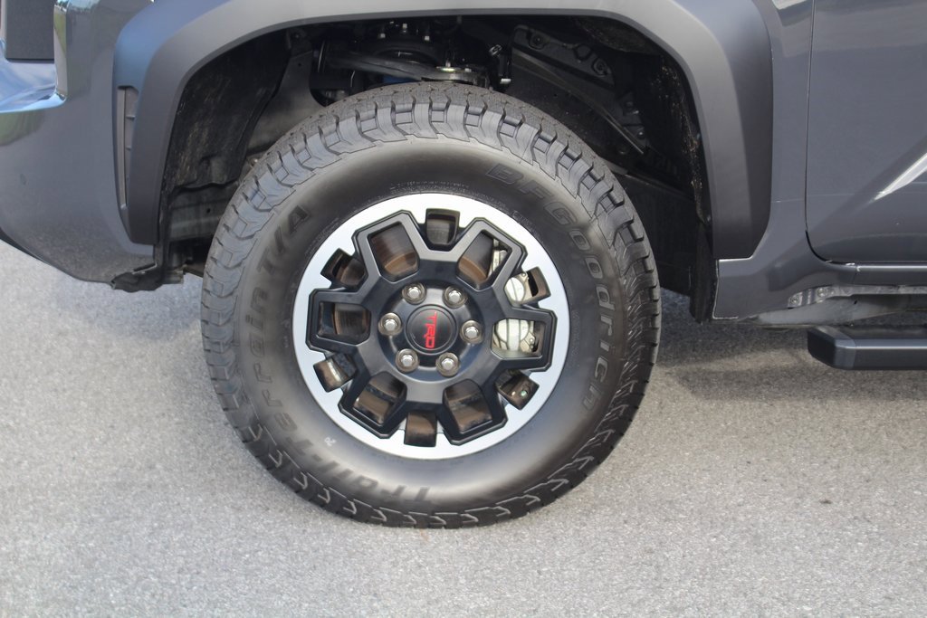 2025 Toyota Tacoma TRD Off-Road photo 2