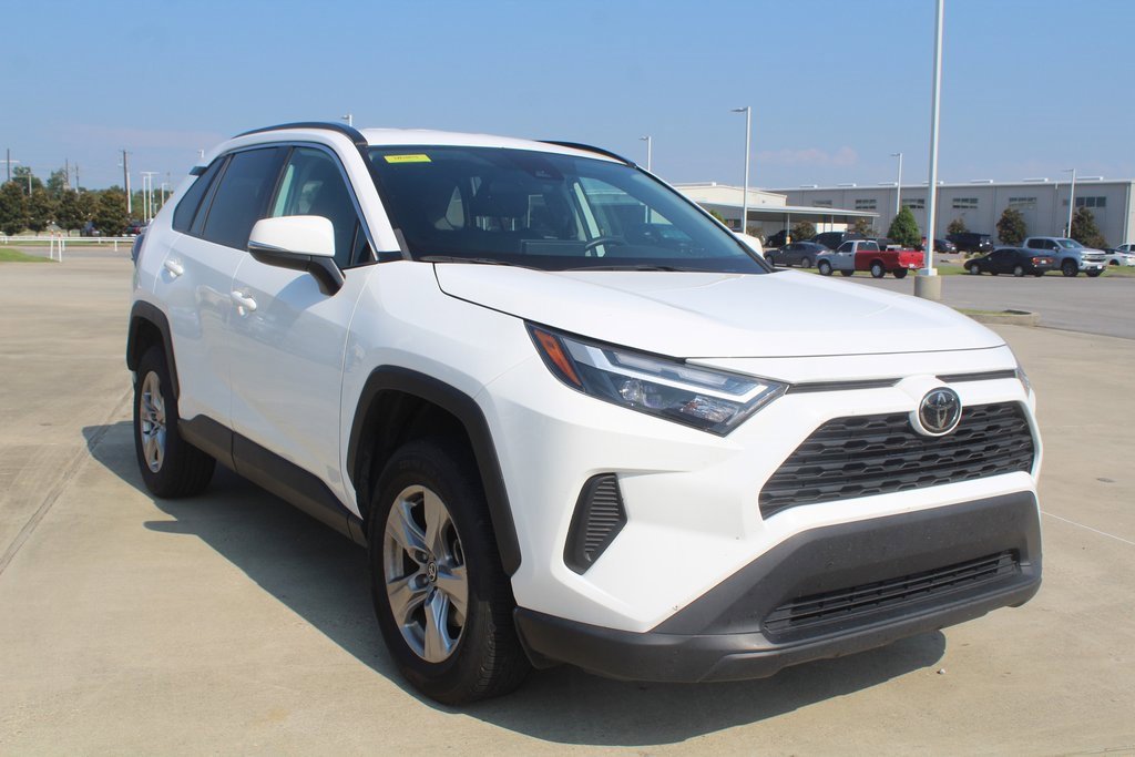 2023 Toyota RAV4 XLE photo 4