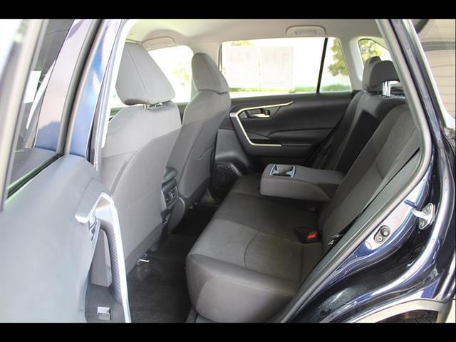 2024 Toyota RAV4 XLE - Photo 32