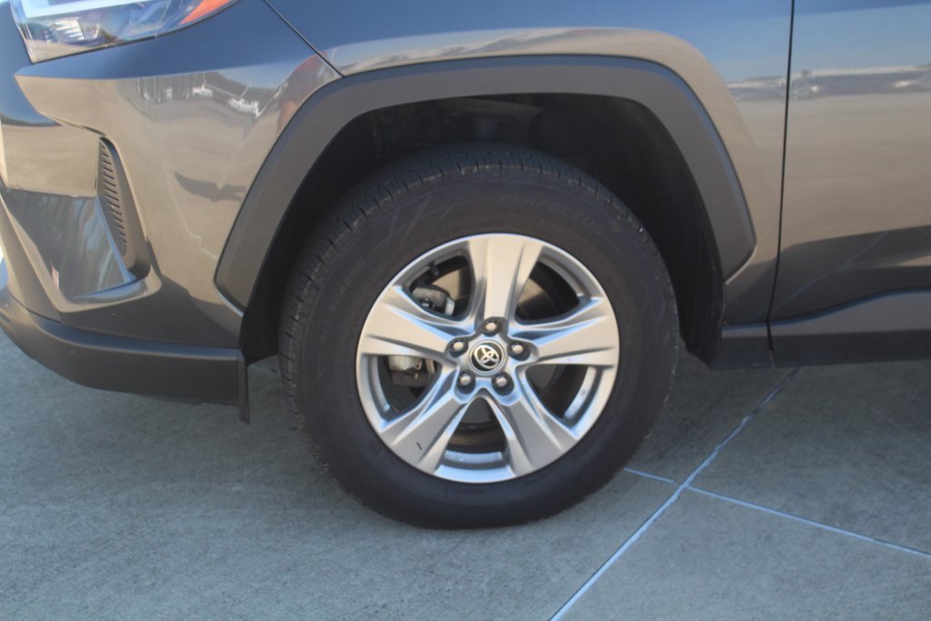 2024 Toyota RAV4 XLE photo 2