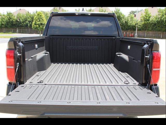 2026 Toyota Tacoma SR5 - Photo 8