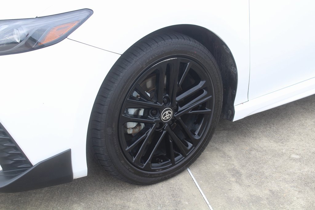 2025 Toyota Camry SE photo 2