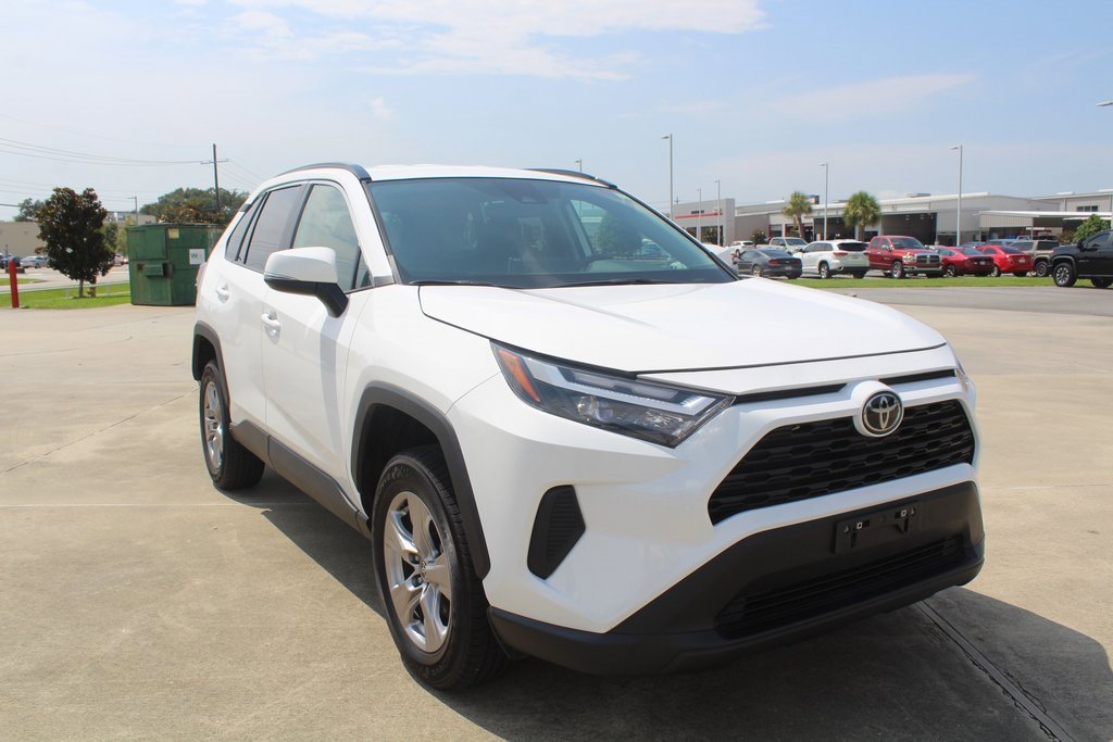 2023 Toyota RAV4 XLE photo 4