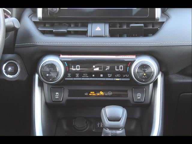2025 Toyota RAV4 XLE - Photo 27
