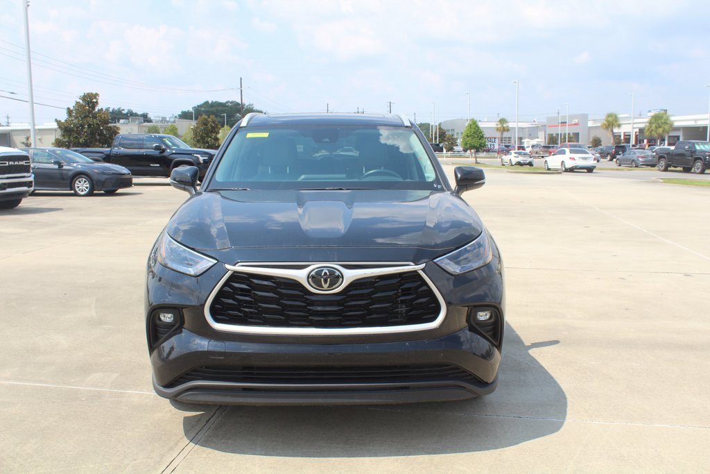 2024 Toyota Highlander XLE photo 2