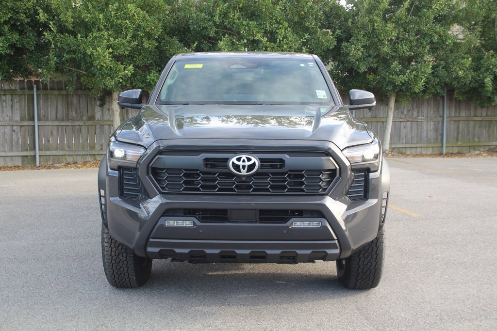 2025 Toyota Tacoma TRD Off-Road photo 3