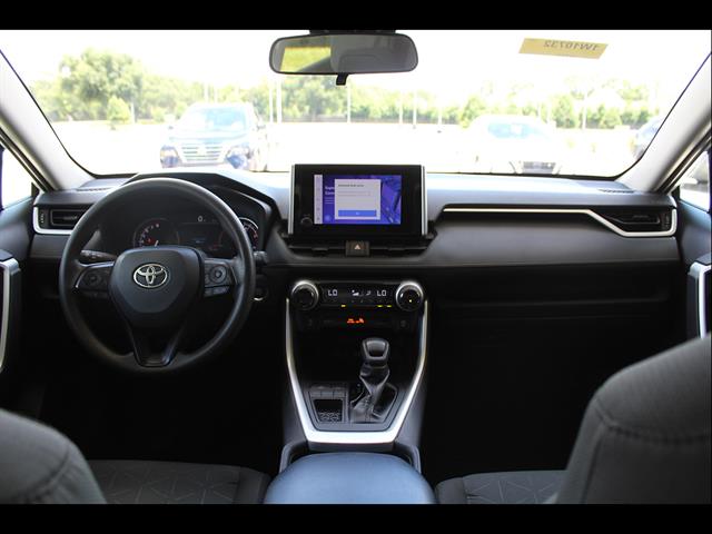 2024 Toyota RAV4 XLE - Photo 26