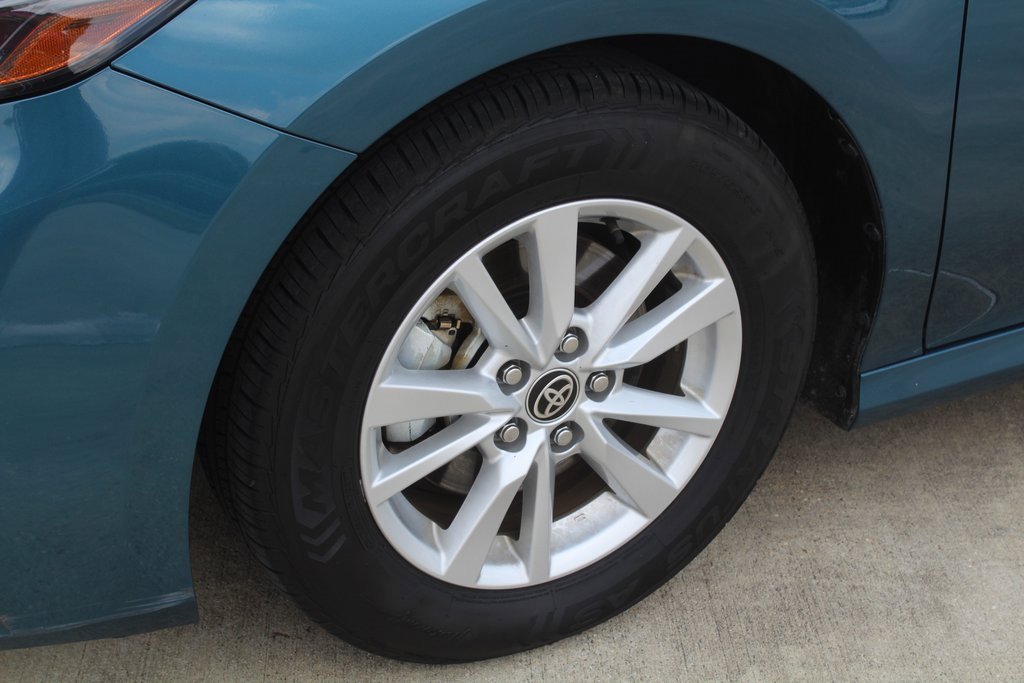 2025 Toyota Camry LE photo 2