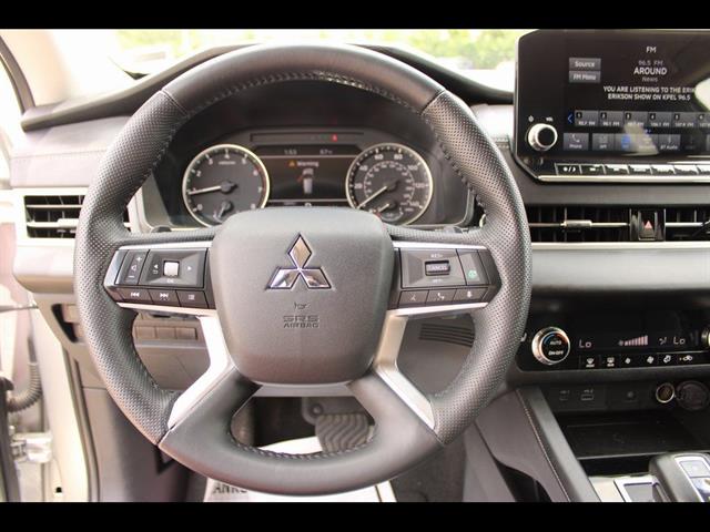 2024 Mitsubishi Outlander SE - Photo 16
