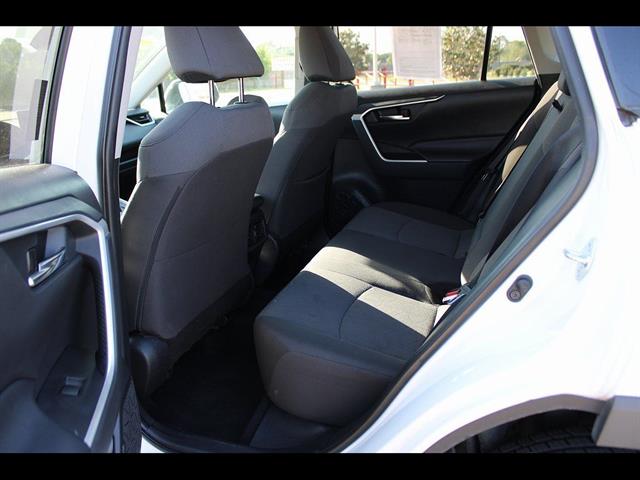 2021 Toyota RAV4 XLE - Photo 31