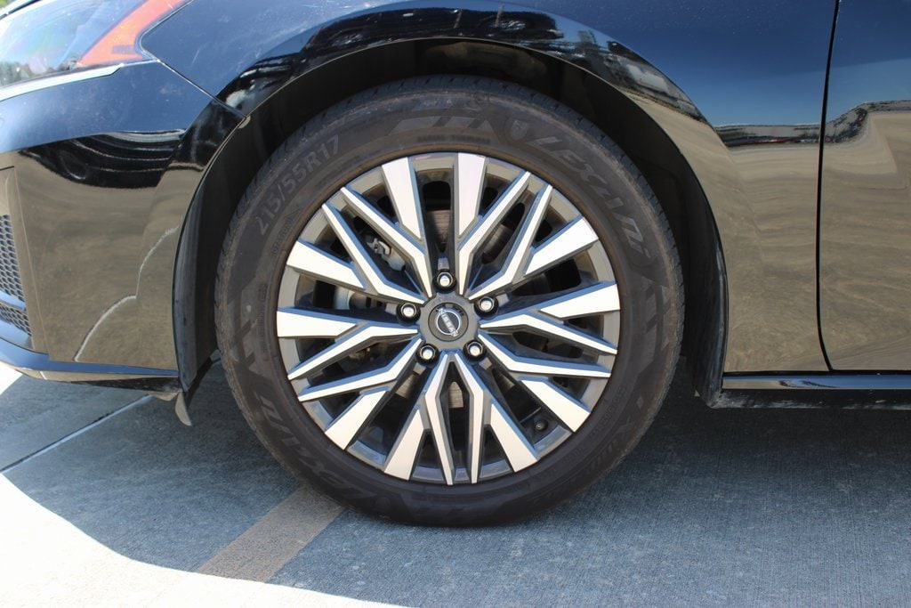 Used 2023 Nissan Altima SV with VIN 1N4BL4DV5PN347744 for sale in Lafayette, LA