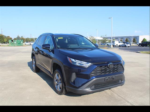 2025 Toyota RAV4 XLE - Photo 4