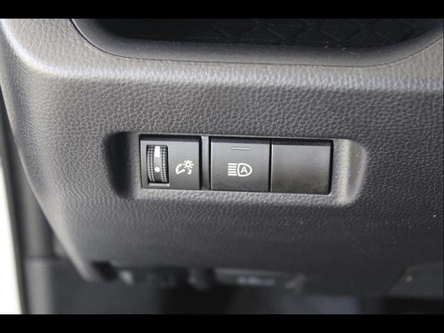 2024 Toyota RAV4 XLE - Photo 17