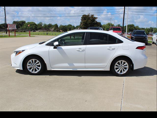2025 Toyota Corolla LE - Photo 10