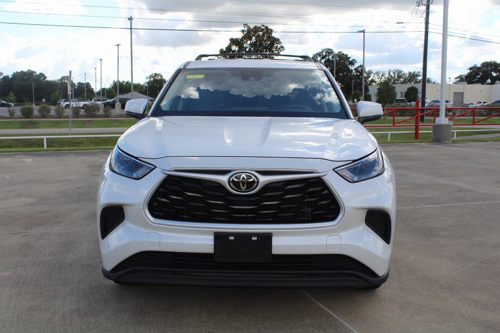 2023 Toyota Highlander L photo 3