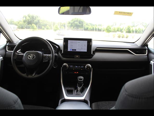 2025 Toyota RAV4 XLE - Photo 26