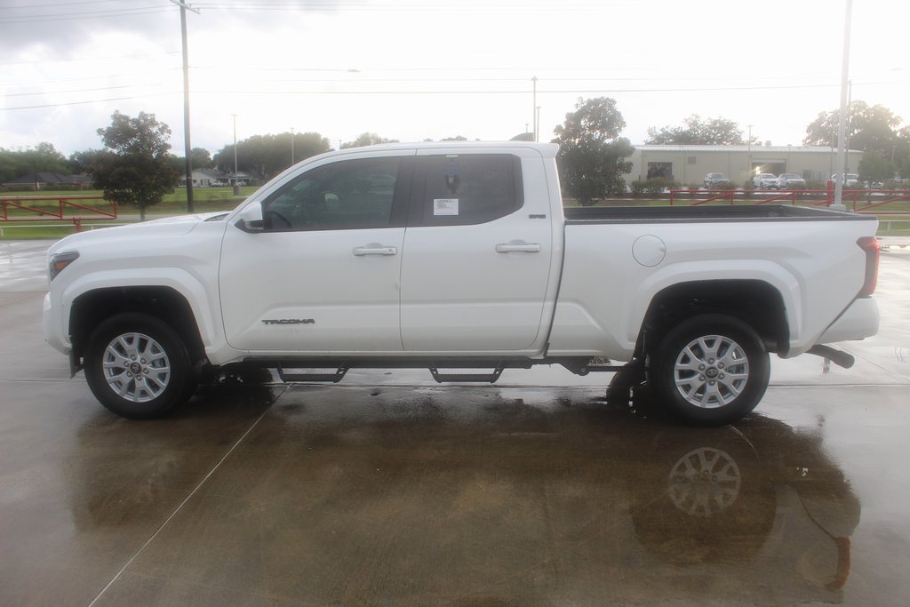 2025 Toyota Tacoma SR5 Double Cab photo 3