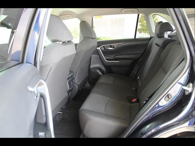 2024 Toyota RAV4 XLE - Photo 31