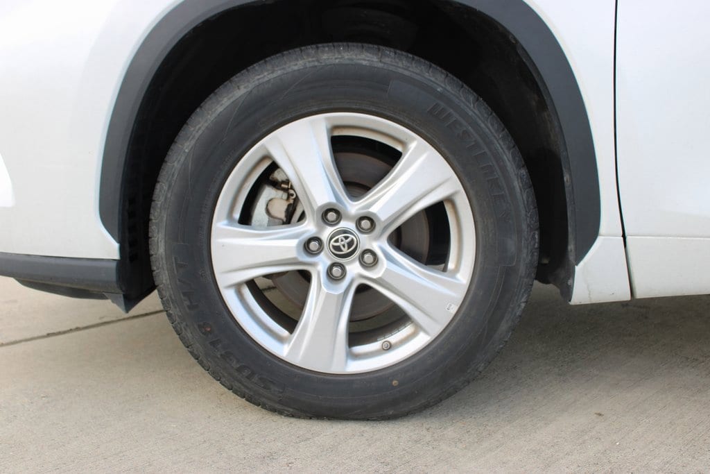 Used 2023 Toyota Highlander LE with VIN 5TDKDRAH6PS021741 for sale in Lafayette, LA