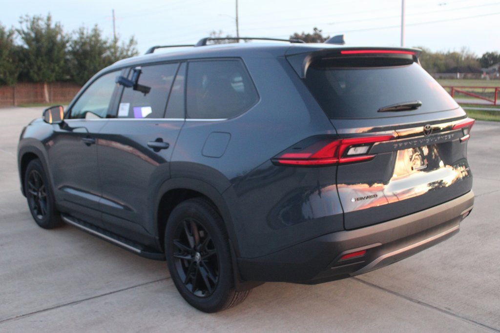 2026 Toyota Highlander Hybrid Limited photo 4