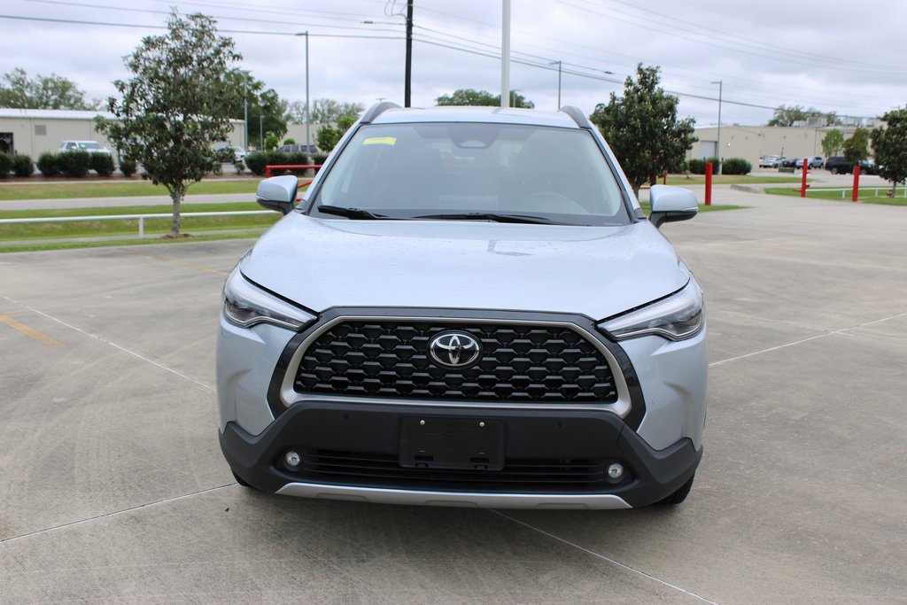 2024 Toyota Corolla Cross XLE photo 3
