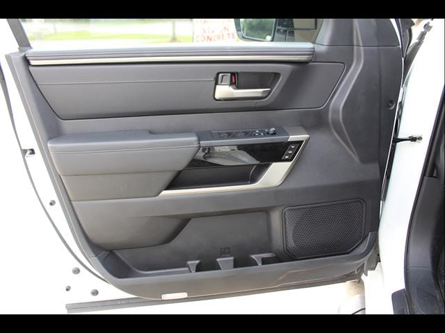 2025 Toyota Tundra Limited - Photo 13