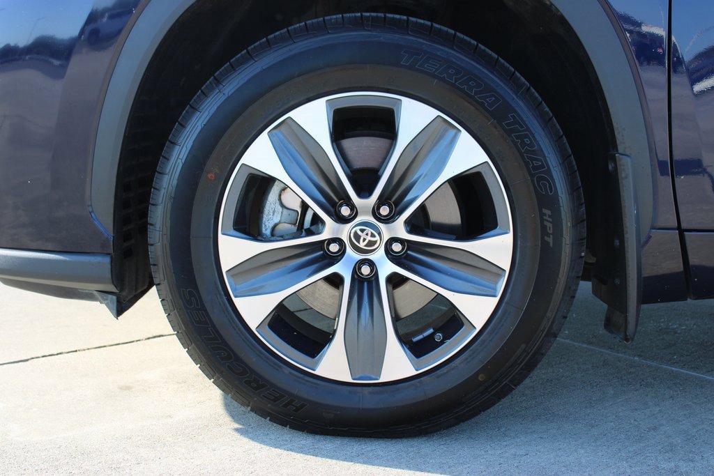 Used 2024 Toyota Highlander XLE with VIN 5TDKDRBH0RS534114 for sale in Lafayette, LA