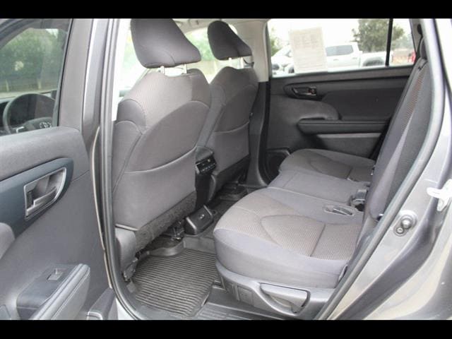 2023 Toyota Highlander L - Photo 30