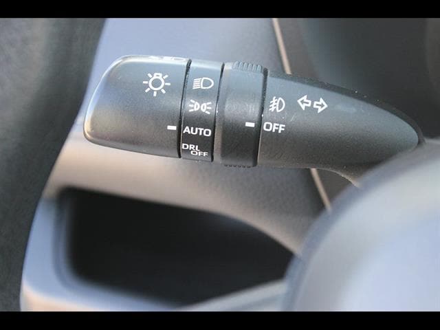 2021 Toyota RAV4 XLE - Photo 20