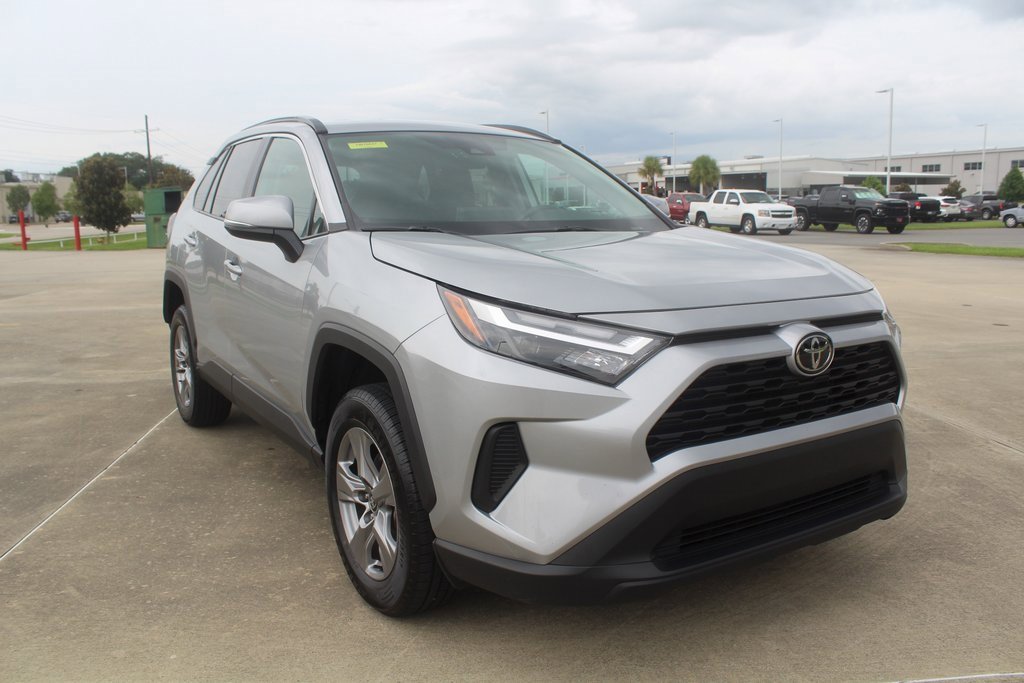 2024 Toyota RAV4 XLE photo 4