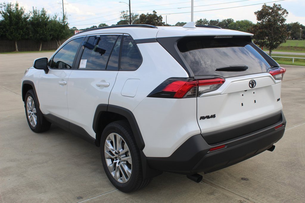 2025 Toyota RAV4 XLE Premium photo 4