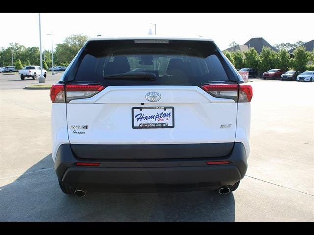 2021 Toyota RAV4 XLE - Photo 7