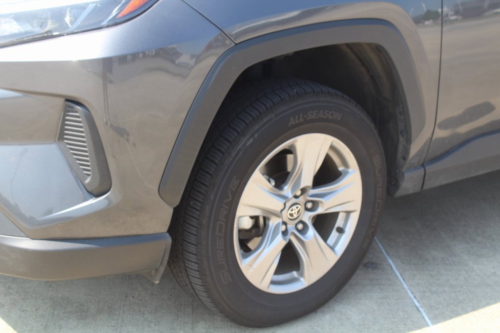2023 Toyota RAV4 XLE photo 2