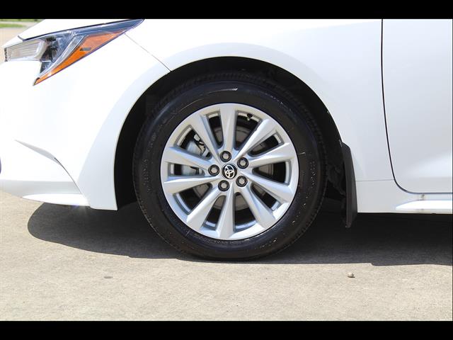 2025 Toyota Corolla LE - Photo 2